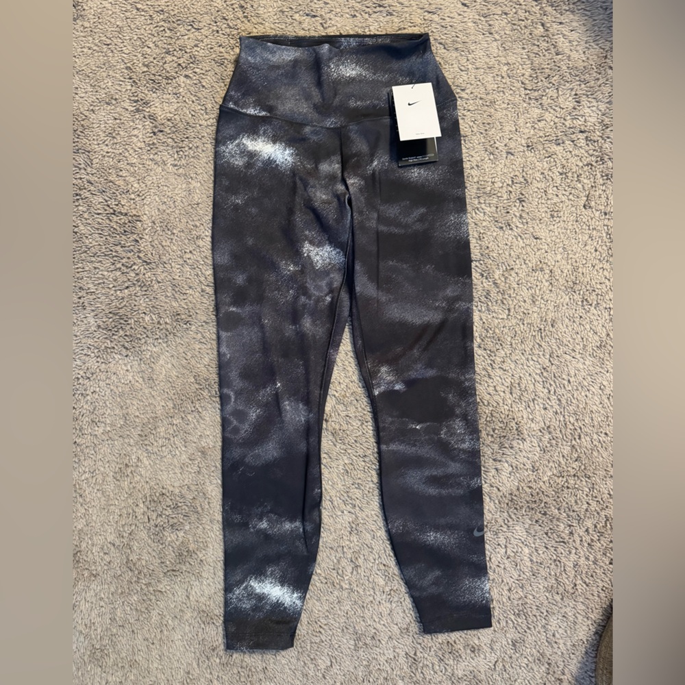 Nike Black and White Patterned Leggings